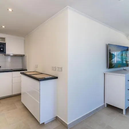 וילה Renovated With Sea-views And Pool