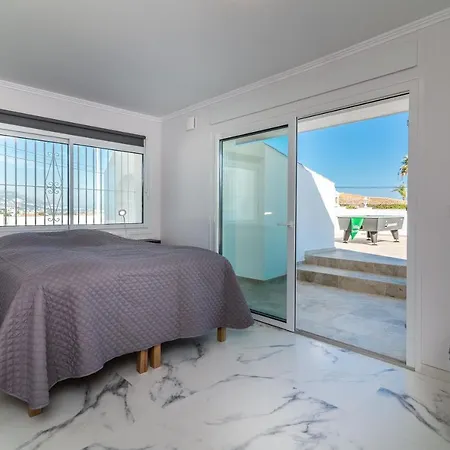 Renovated With Sea-views And Pool וילה פואנגירולה