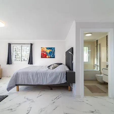 Renovated With Sea-views And Pool וילה