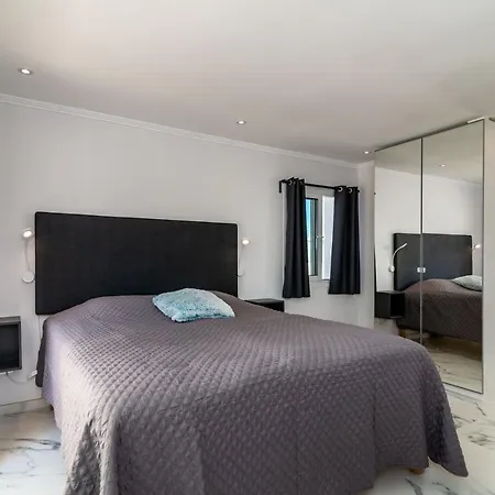 וילה Renovated With Sea-views And Pool פואנגירולה