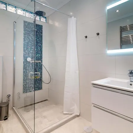 Renovated With Sea-views And Pool *
