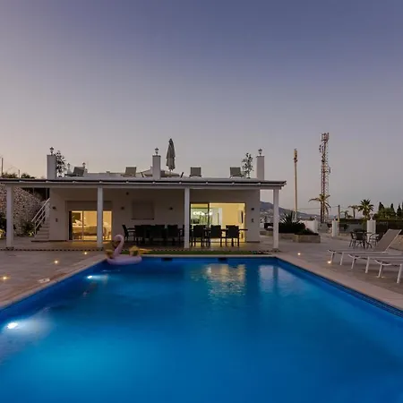 Renovated With Sea-views And Pool פואנגירולה